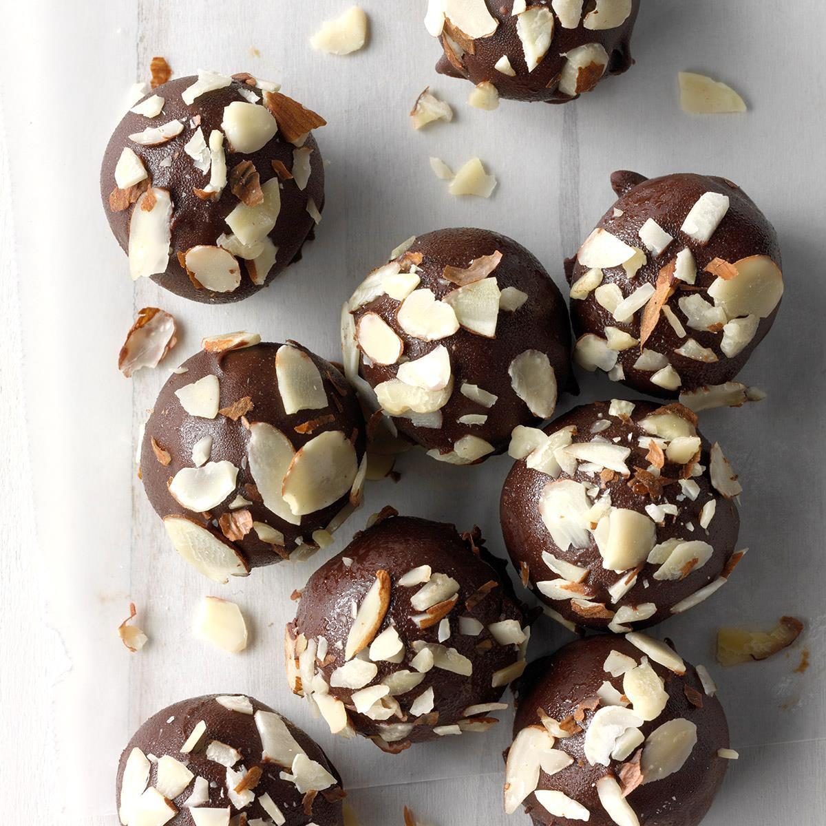 Chocolate Lebkuchen Cherry Balls Exps Thd18 225781 C07 26 3b 3