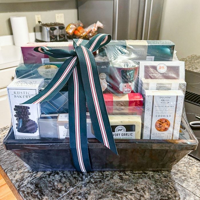 Christmas Gift Basket Deluxe